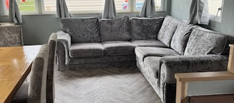 3 bedroom caravan with decking ,nestled in Seawick Holiday Park