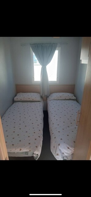 3 chambres, fer et planche à repasser, Wi-Fi, draps fournis