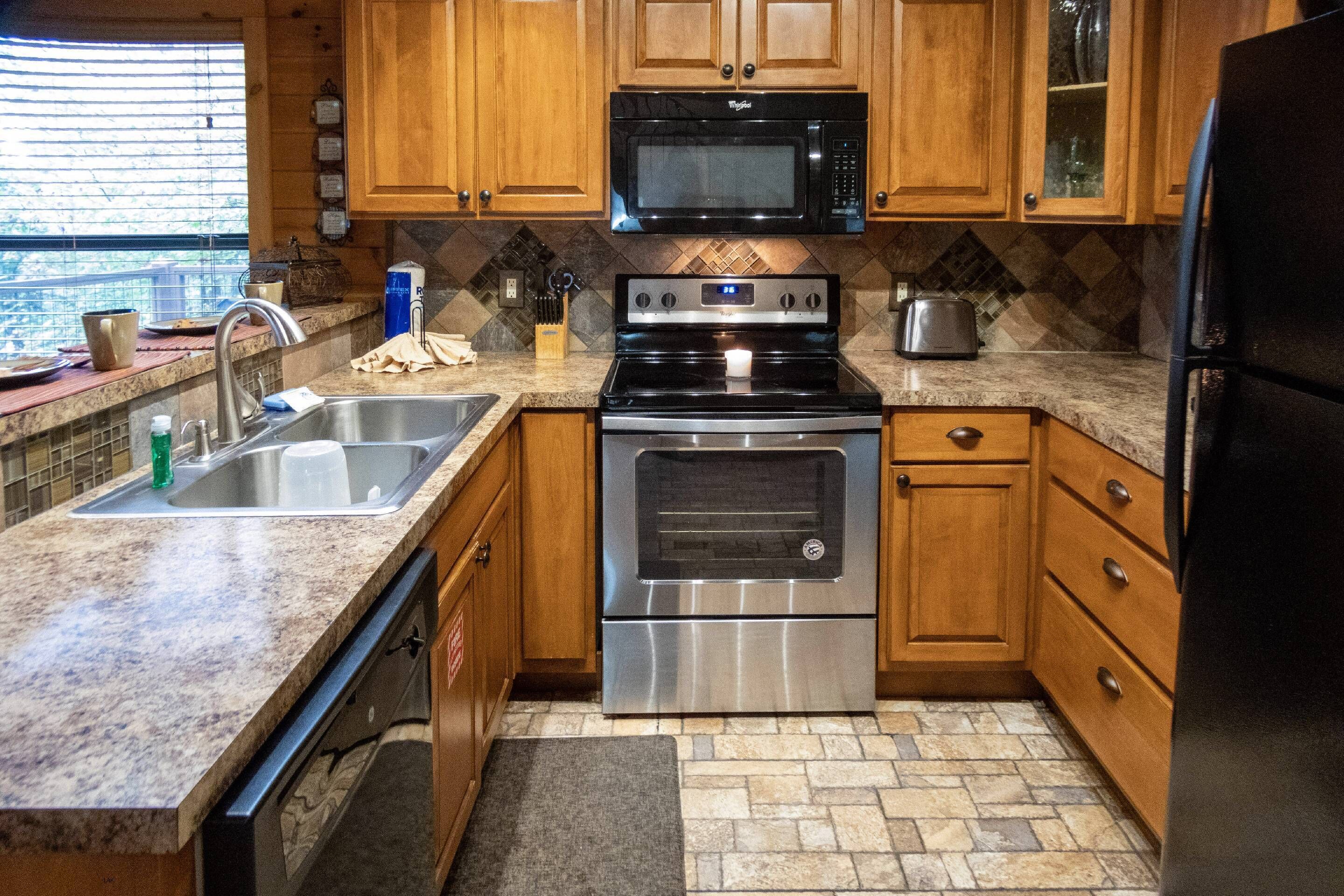 Fridge, microwave, stovetop, dishwasher