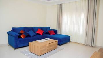 Shared Dormitory, 4 Bedrooms, Accessible, City View | Living room