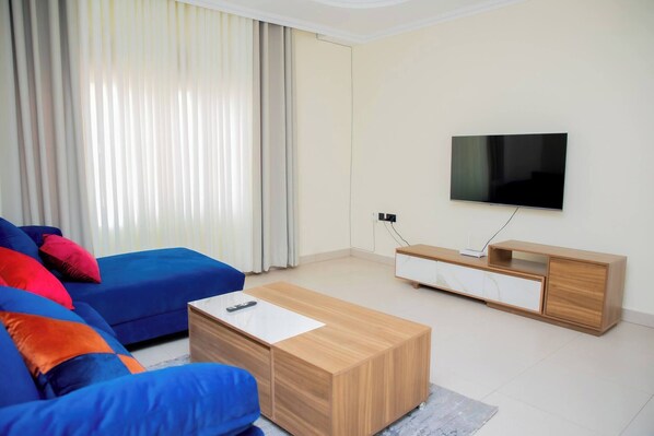 Yhteismajoitus, 4 makuuhuonetta, esteetön, kaupunkinäköala | Olohuone