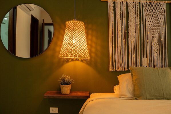 2 soverom, strykejern/-brett og sengetøy