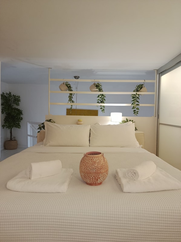 In-room safe, iron/ironing board, WiFi, bed sheets