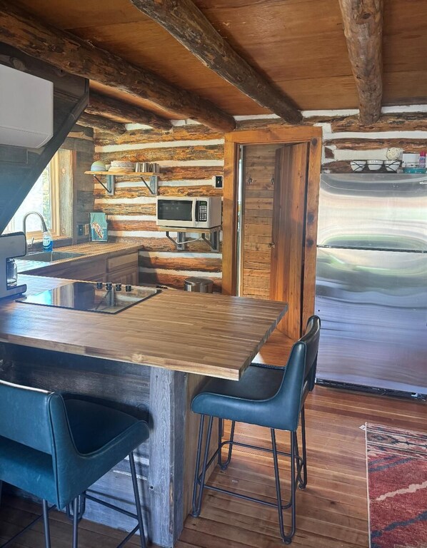 Fridge, microwave, coffee/tea maker, blender