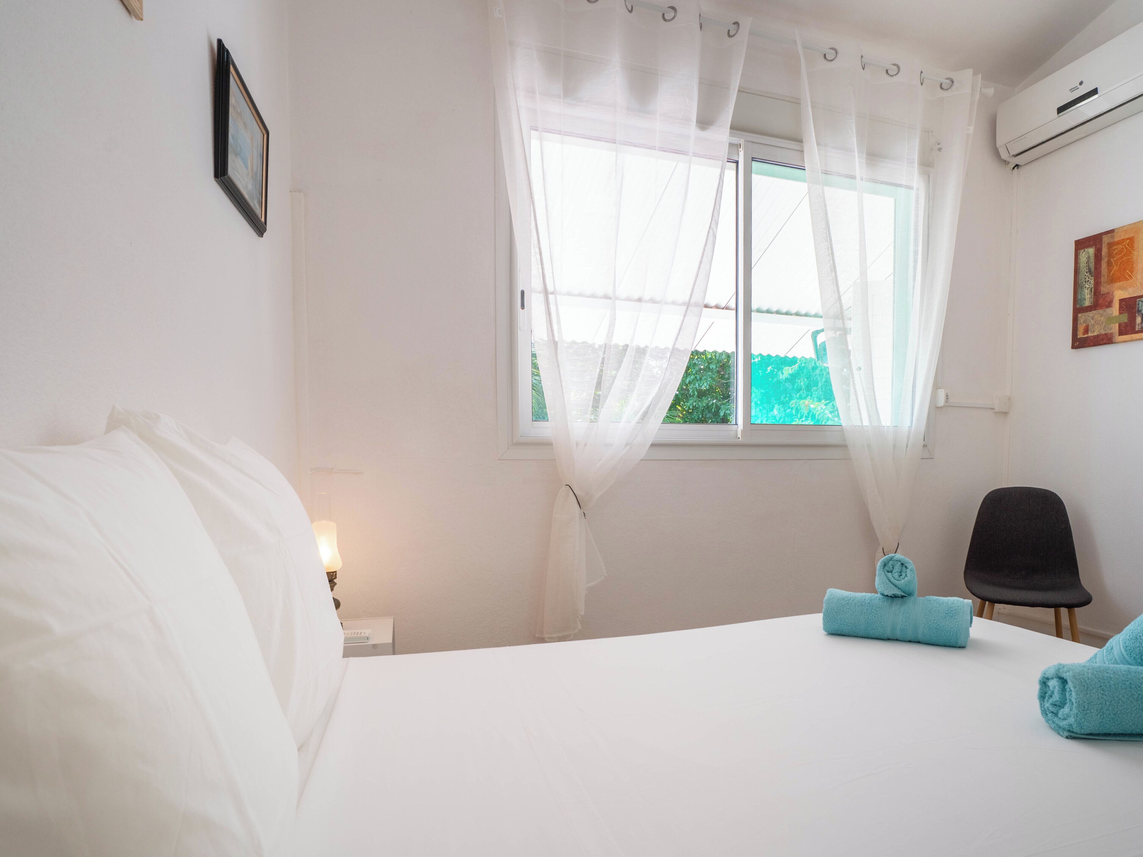 4 chambres, lit parapluie, draps fournis