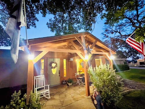Rustic Texas Getaway Private 2-Suite Hacienda Near Eagle Mountain Lake
