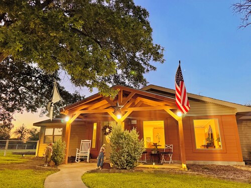 Rustic Texas Getaway Private 2-Suite Hacienda Near Eagle Mountain Lake