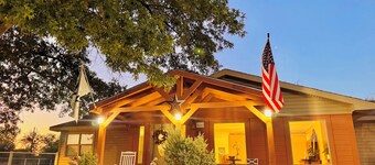 Rustic Texas Getaway Private 2-Suite Hacienda Near Eagle Mountain Lake