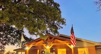 Rustic Texas Getaway Private 2-Suite Hacienda Near Eagle Mountain Lake