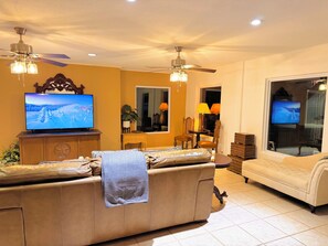 Una Smart TV, una chimenea