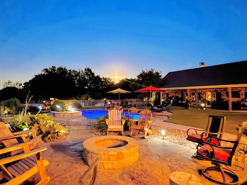 Rustic Texas Getaway Private 2-Suite Hacienda Near Eagle Mountain Lake