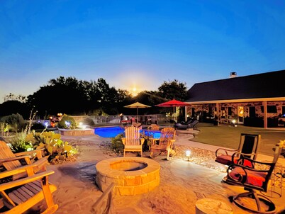 Rustic Texas Getaway Private 2-Suite Hacienda Near Eagle Mountain Lake
