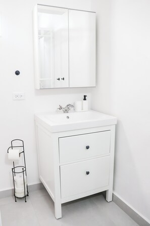 Haartrockner, Handtücher, Seife, Shampoo