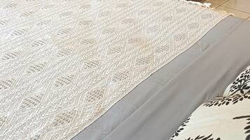 1 quarto, acesso à internet, roupa de cama