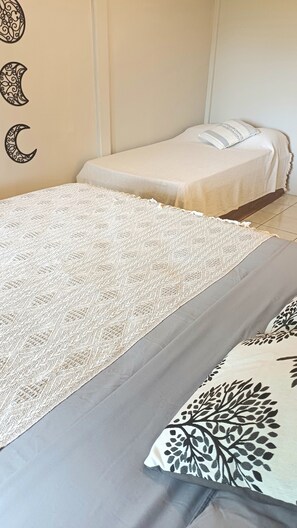 1 bedroom, internet, bed sheets