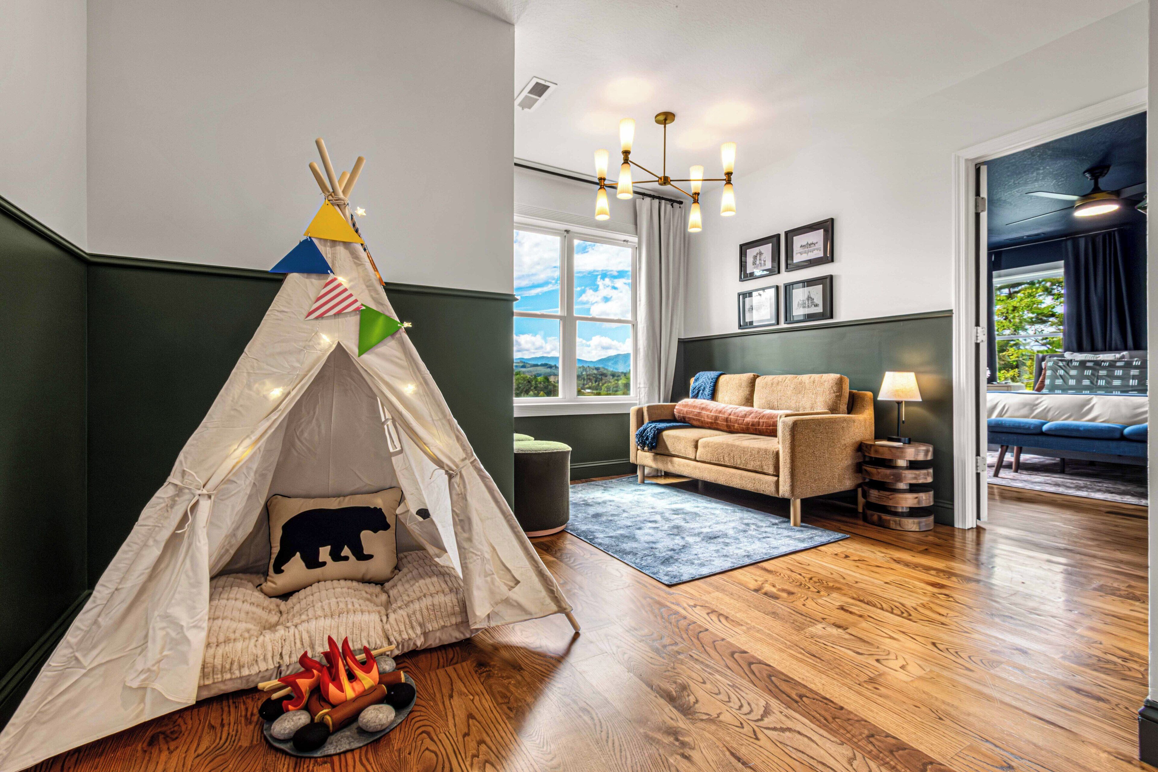 6 Schlafzimmer, Schreibtisch, Bügeleisen/Bügelbrett, Reisekinderbett