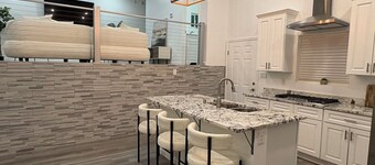 Palisades hills home with City Mountain View’s 