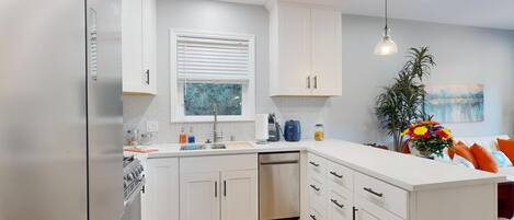 Micro-ondes, four, plaque de cuisson, lave-vaisselle