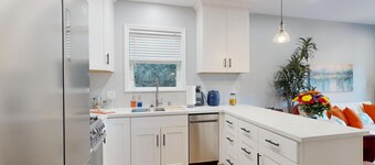 Stylish & Private ADU - Patio w/Sitting+ BBQ