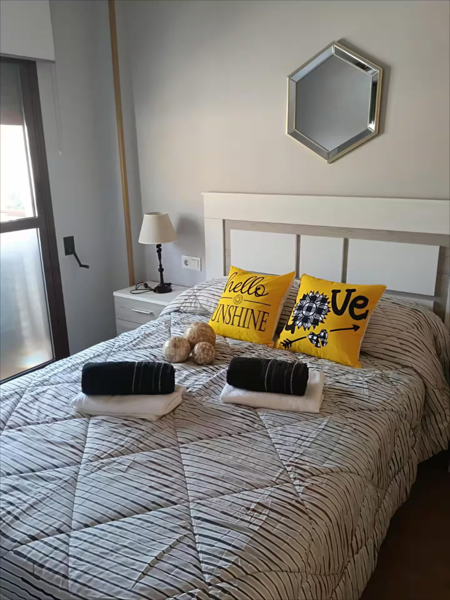 1 slaapkamer, een strijkplank/strijkijzer, wifi, beddengoed