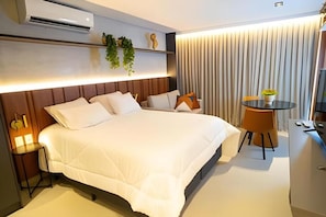 ستائر تعتيم ومكواة/لوح كي