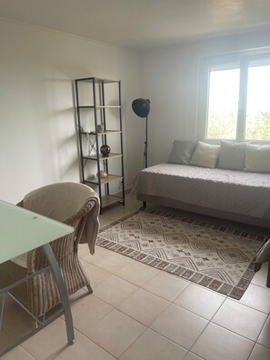 2 quartos, acesso à internet, roupa de cama