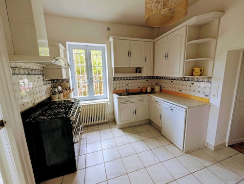 La Demeure de l'Intendant - 15-person gîte with 9000m2 grounds and swimming pool