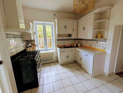 La Demeure de l'Intendant - 15-person gîte with 9000m2 grounds and swimming pool