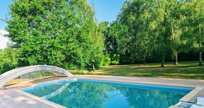 La Demeure de l'Intendant - 15-person gîte with 9000m2 grounds and swimming pool