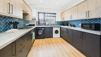 Deluxe Apartment | Private kitchen