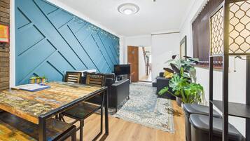 Deluxe Apartment | Living area