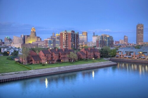 Private North Buffalo Getaway Near Hertel Avenue!