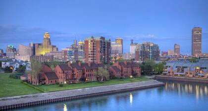 Private North Buffalo Getaway Near Hertel Avenue!