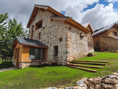 Beautiful renovated chalet at the foot of the Roubion slopes