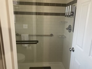 Family Double Room | Bathroom | Hair dryer, soap, shampoo, toilet paper