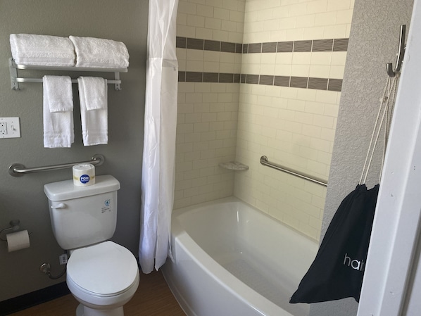Classic-Einzelzimmer | Badezimmer | Haartrockner, Seife, Shampoo, Toilettenpapier