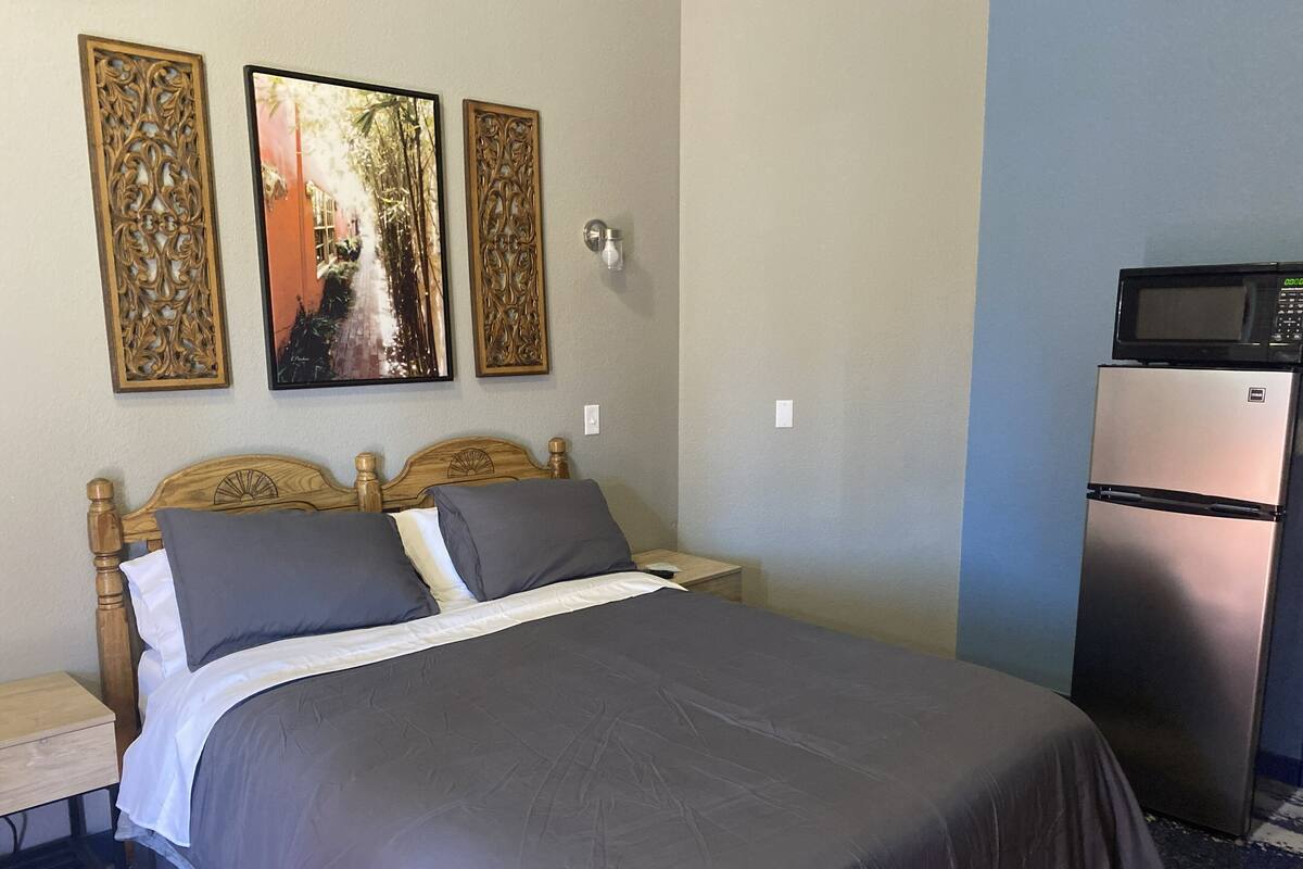 Economy Single Room | Iron/ironing board, WiFi (free)