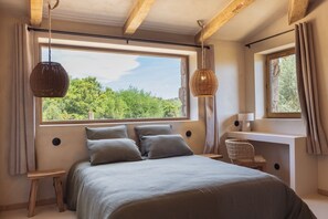 6 Schlafzimmer, Schreibtisch, Bügeleisen/Bügelbrett, Reisekinderbett