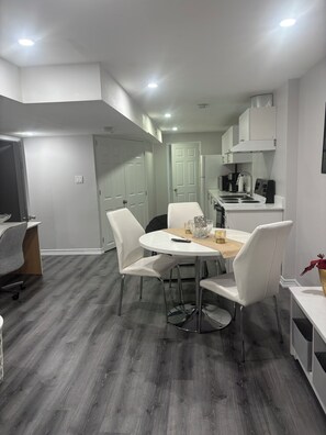 Dining - Beautiful, newly renovated, very well maintained and clean studio basement, (Mississauga)