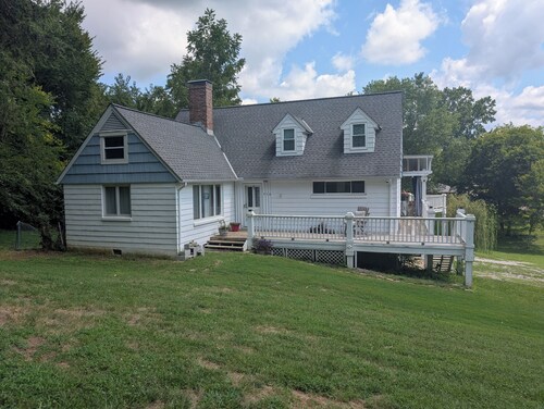 Charming speak-easy vibes 1 bedroom apartment close to downtown