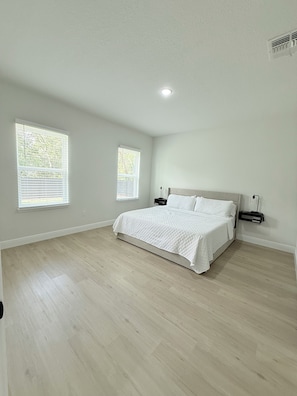 4 soverom, strykejern/-brett, wi-fi og sengetøy