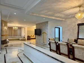 สมาร์ททีวี 150 ซม. พร้อมช่องดาวเทียม