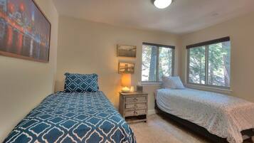 Desk, iron/ironing board, travel cot, WiFi