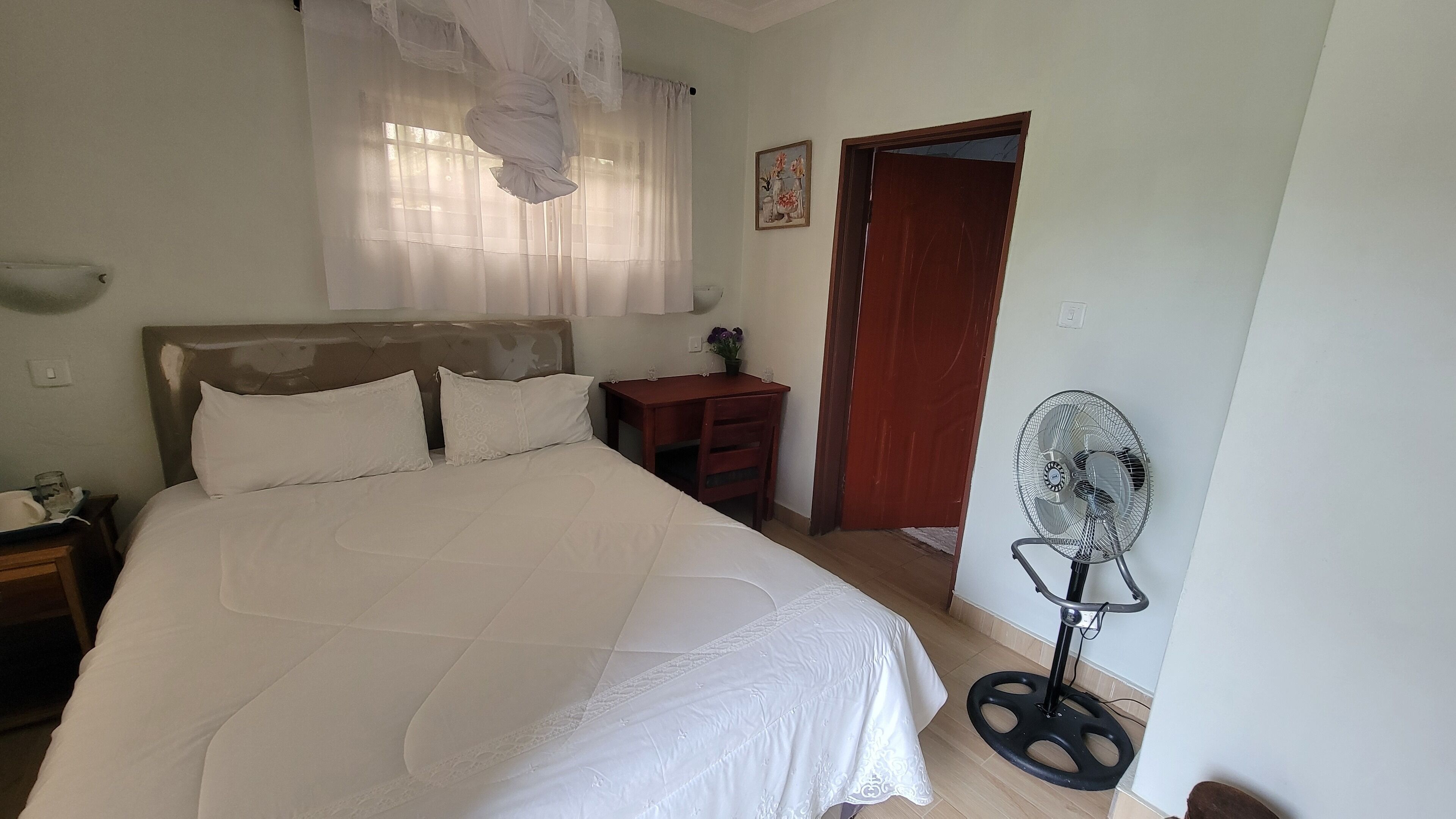 Kamar Double Comfort | Selimut bulu angsa dan didekorasi berbeda-beda