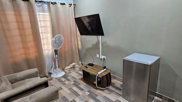 Deluxe Studio Suite | Living area | 42-inch flat-screen TV with satellite channels, TV