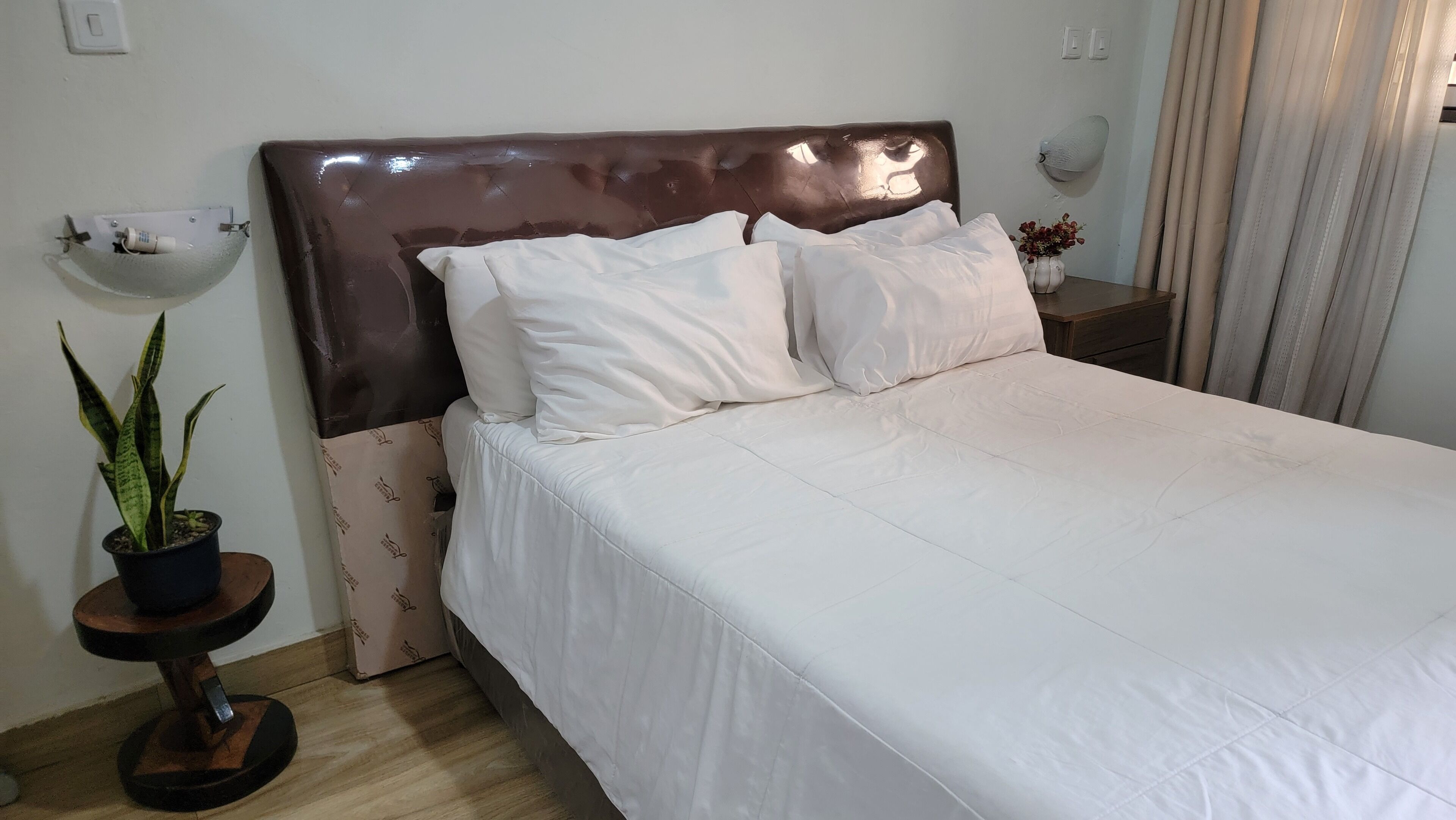 Kamar Double Comfort | Selimut bulu angsa dan didekorasi berbeda-beda