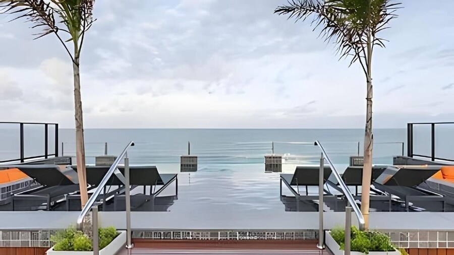 Flat on the sand comfort and amazing vie