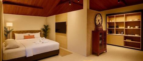 Luksussviitti | Tallelokero huoneessa, pimennysverhot, silitysrauta/-lauta