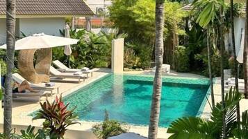 Villa Deluxe, balcón, vista a la alberca | Terraza o patio