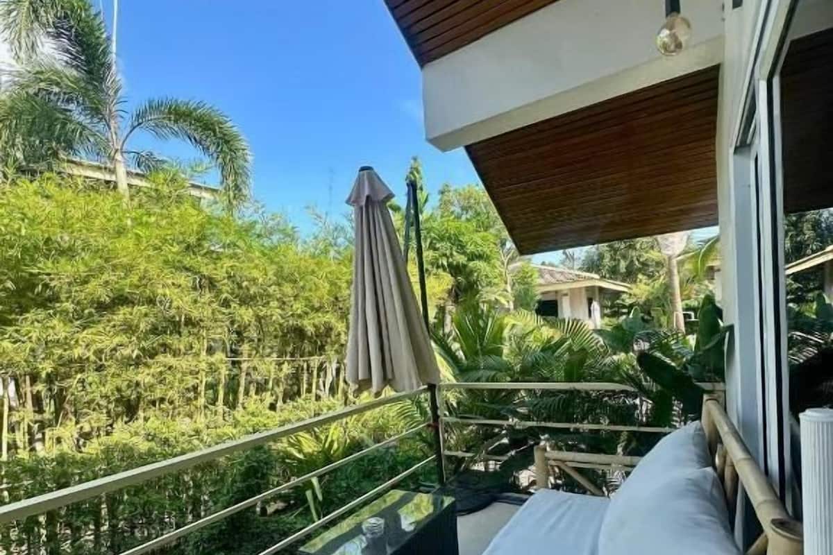 Suite, Balcony, Pool View